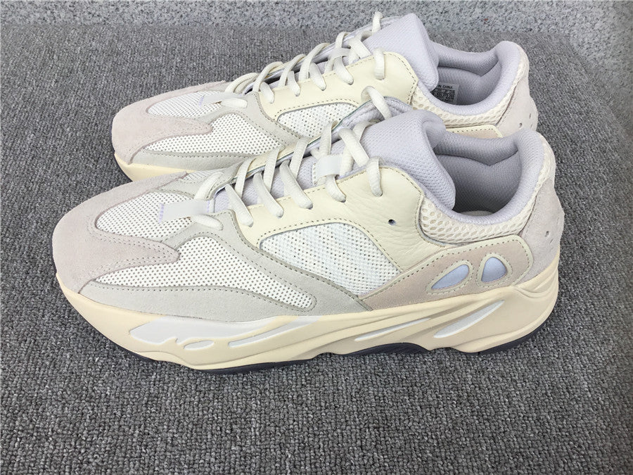 P580 Yeezy Boost 700 Analog