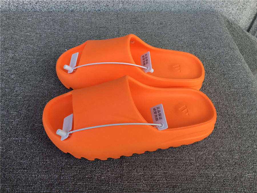 P200 Kanye West x Yeezy Slide 'Orange'