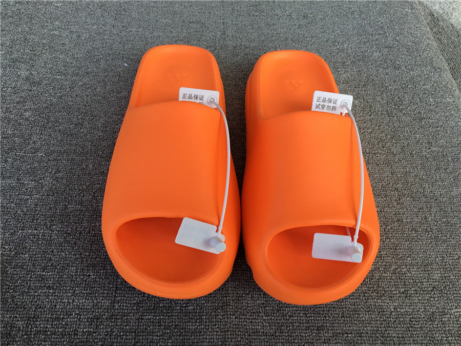 P200 Kanye West x Yeezy Slide 'Orange'