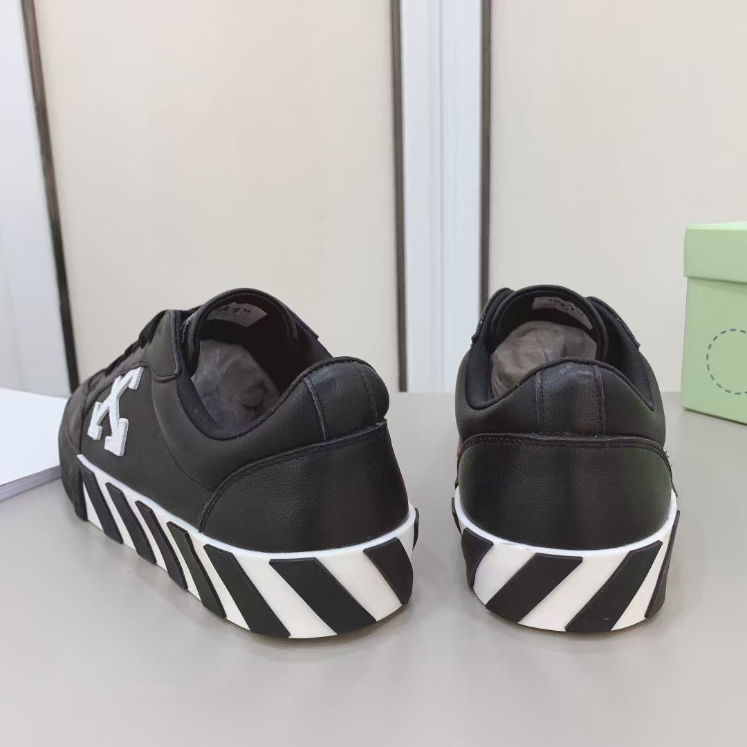 Off-White Low Vulcanized Sneaker 'Black White Accent’