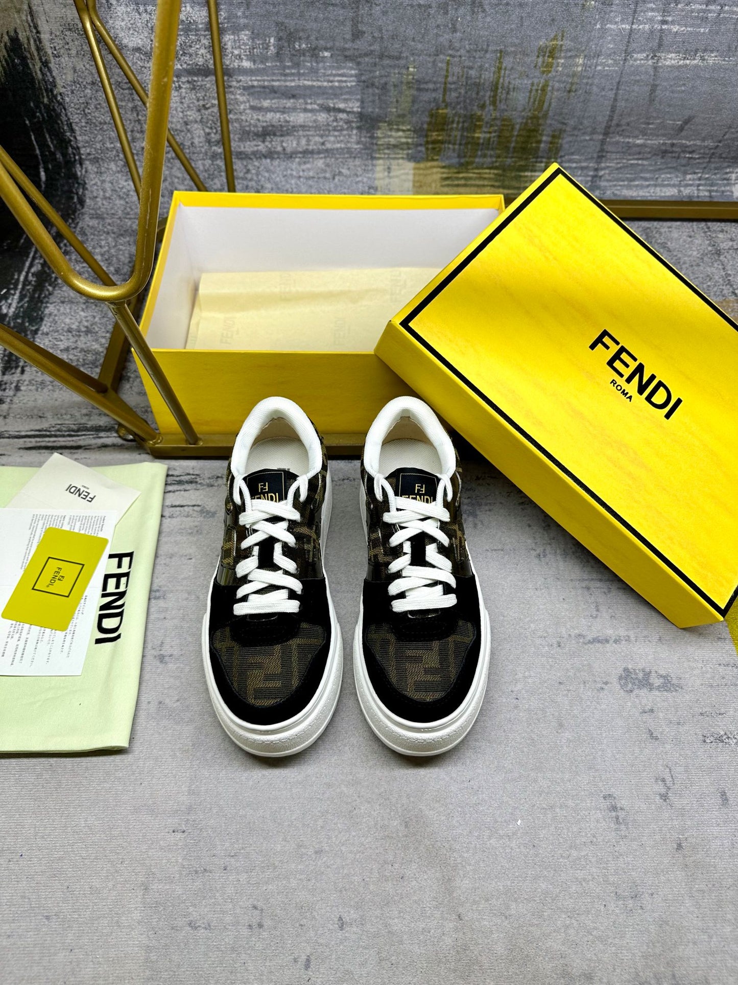 Fendi Sneakers low 'Black & Gold'