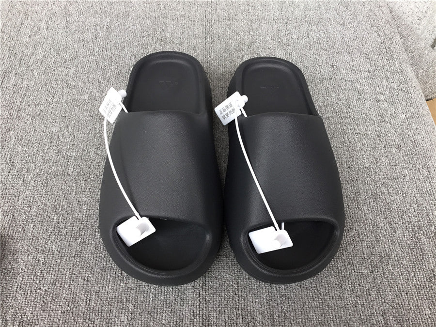 P200 Kanye West x Yeezy Slide 'Black'