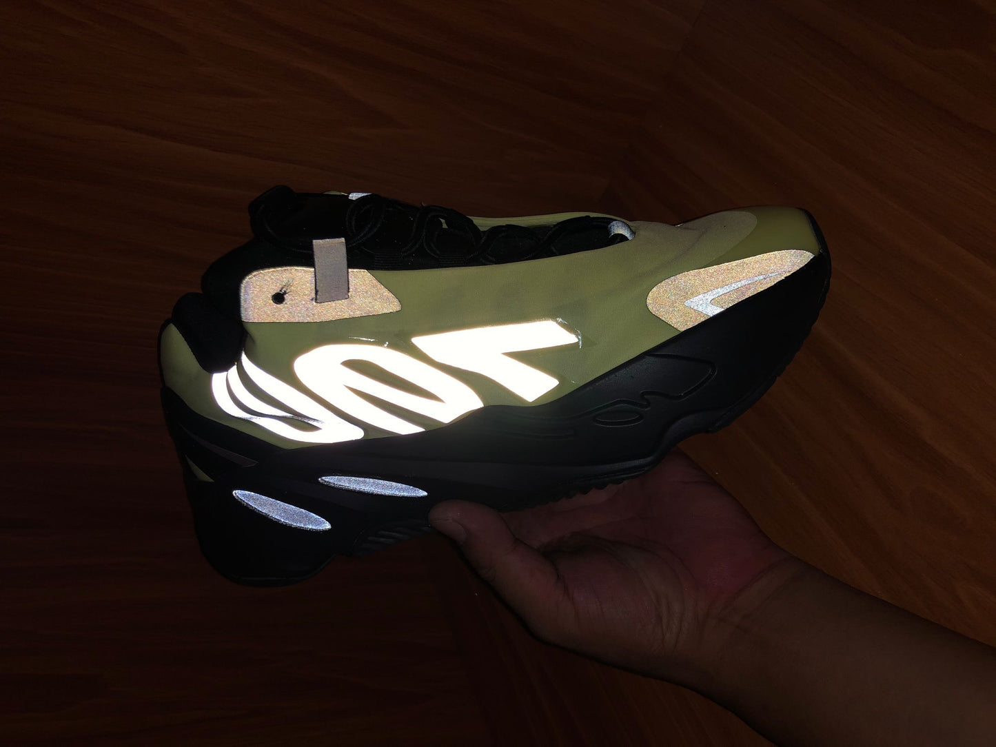 P580 Yeezy Boost 700 MNVN Phosphor