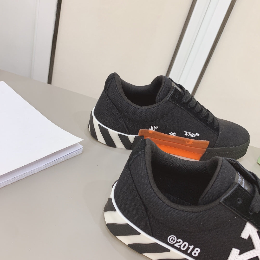Off-White Low Vulcanized Sneaker