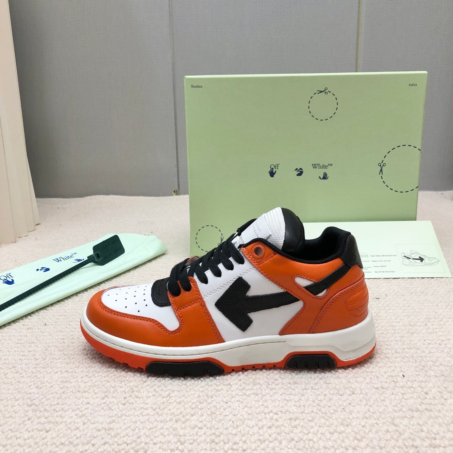 Off White Sneaker ‘Orange black’
