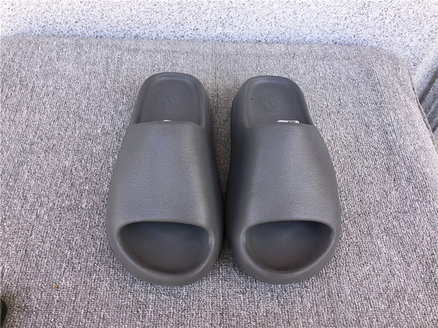P200 Kanye West x Yeezy Slide "Resin"