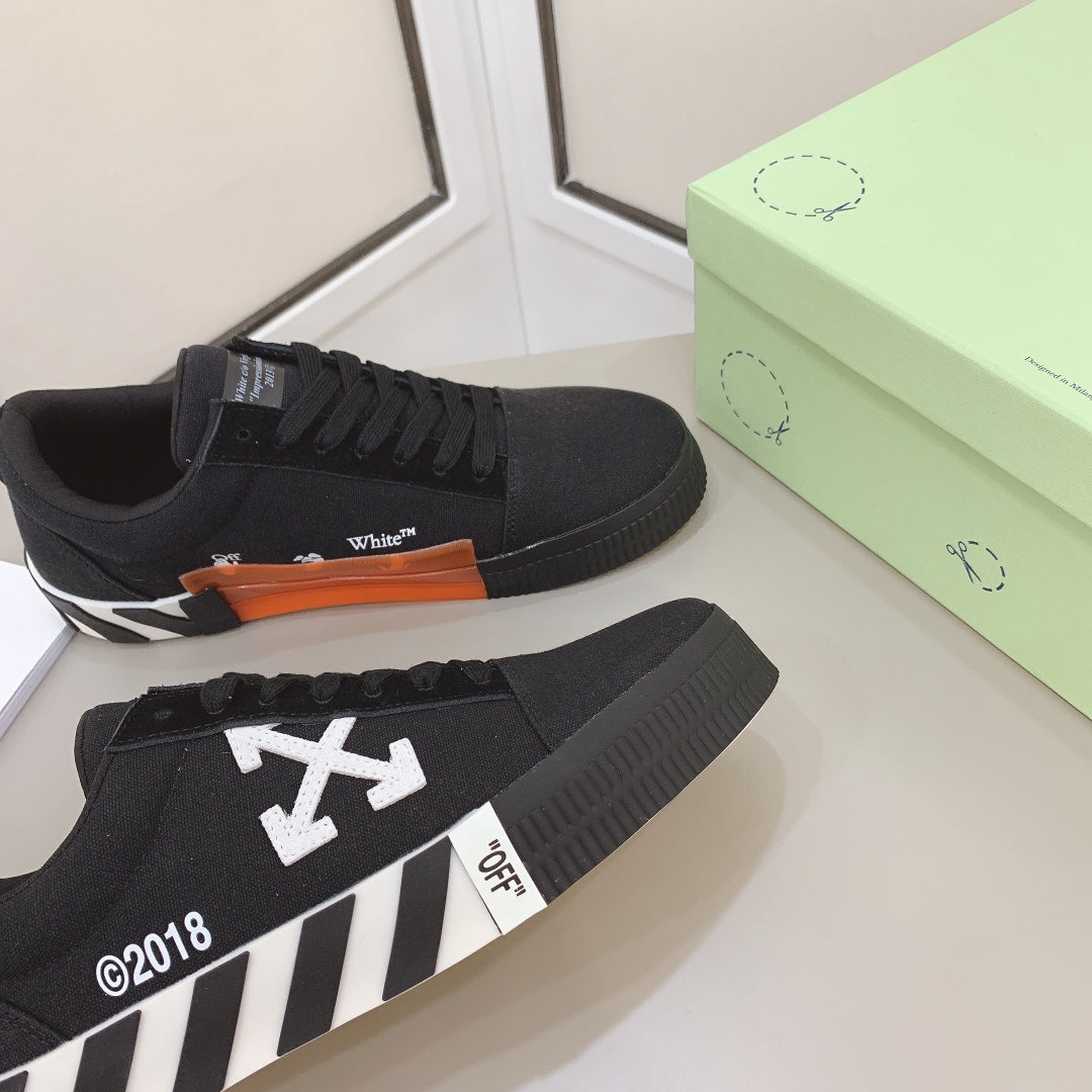 Off-White Low Vulcanized Sneaker