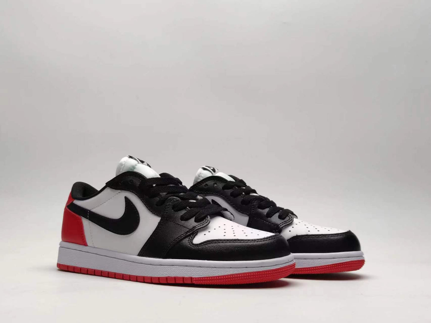Nike Dunk Low black & white toe
