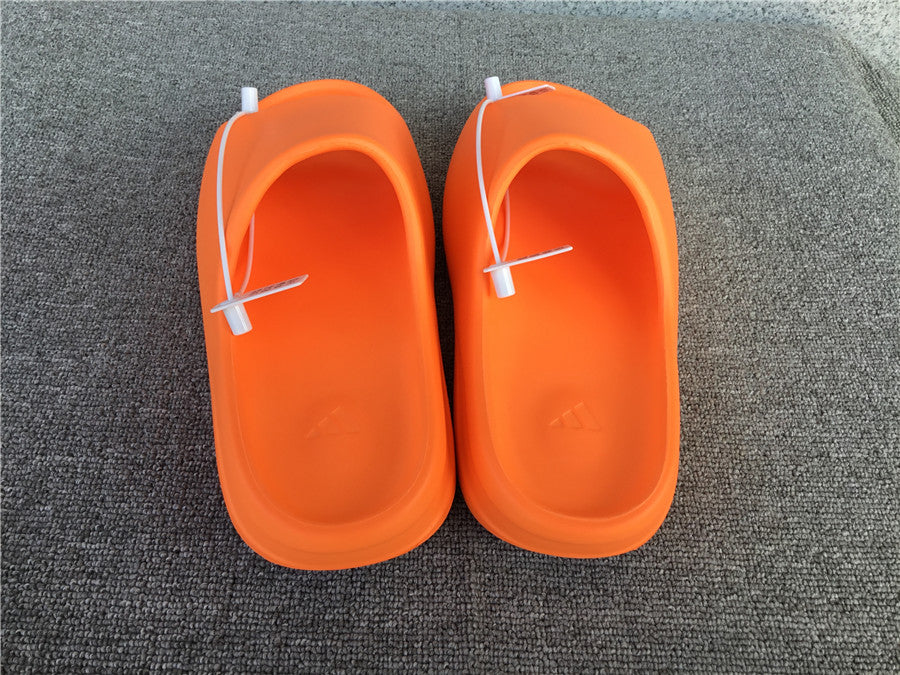 P200 Kanye West x Yeezy Slide 'Orange'