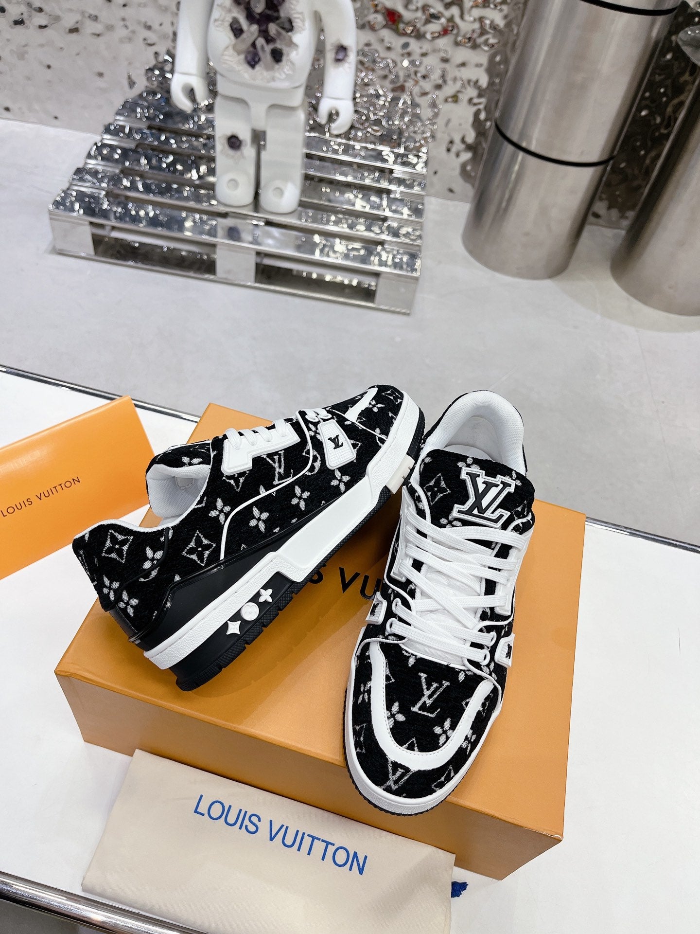 LV low trainer sneaker 'Black'