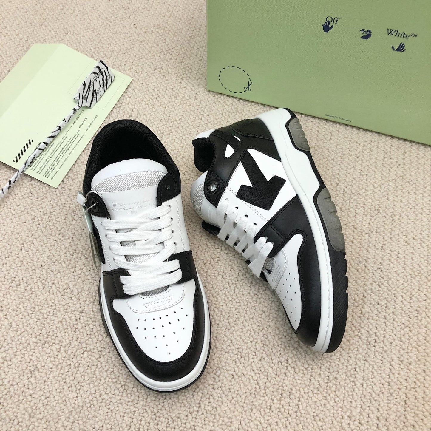 Off White Sneaker ‘Black White’