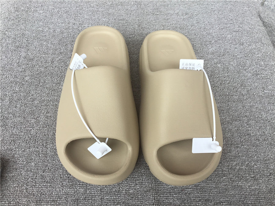 P200 Kanye West x Yeezy Slide 'Tan'