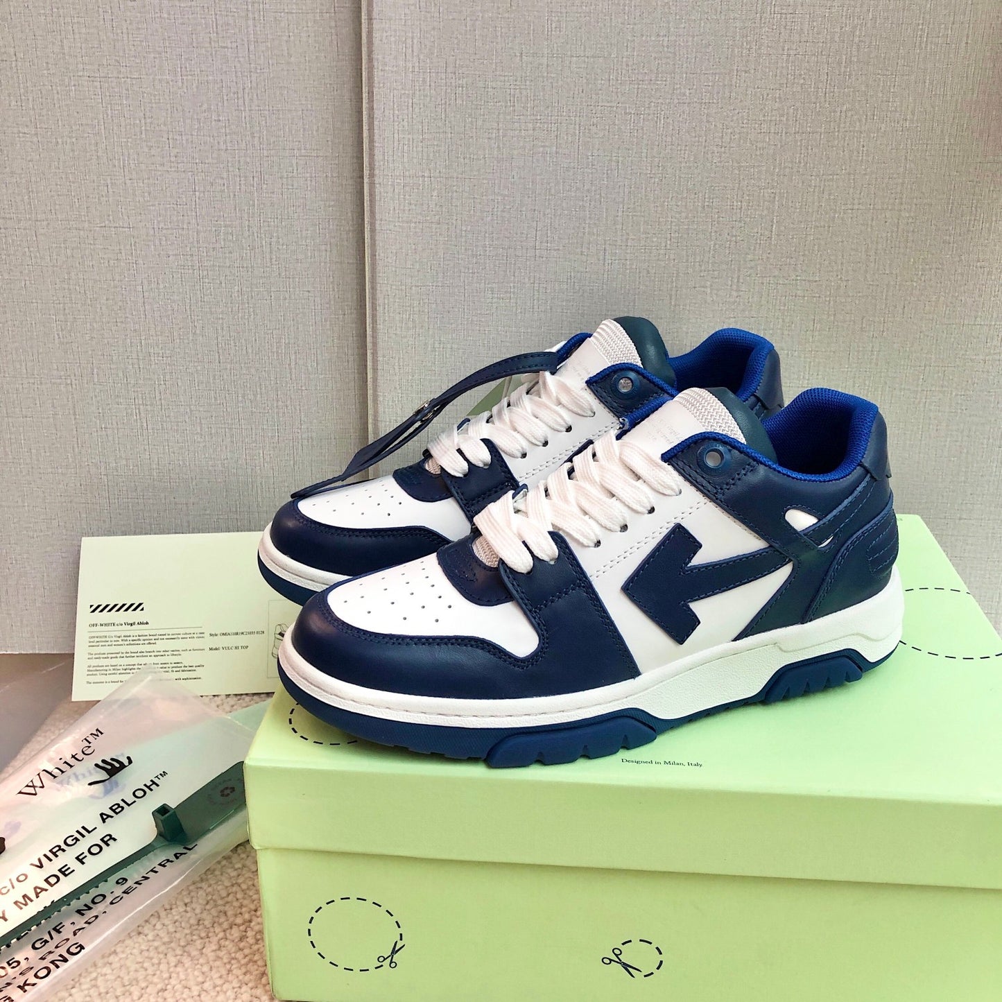 Off White Sneaker ‘Dark Blue’