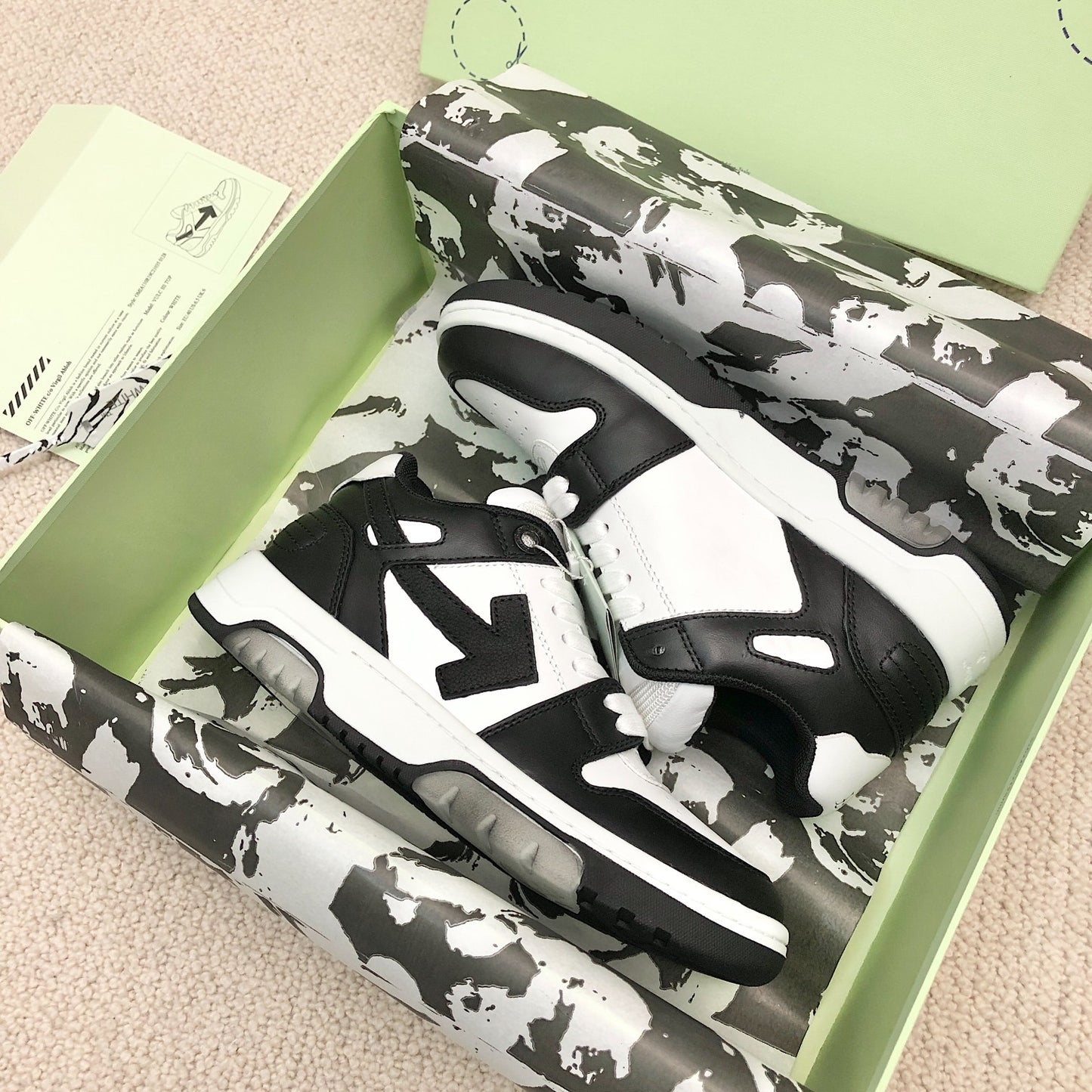 Off White Sneaker ‘Black White’