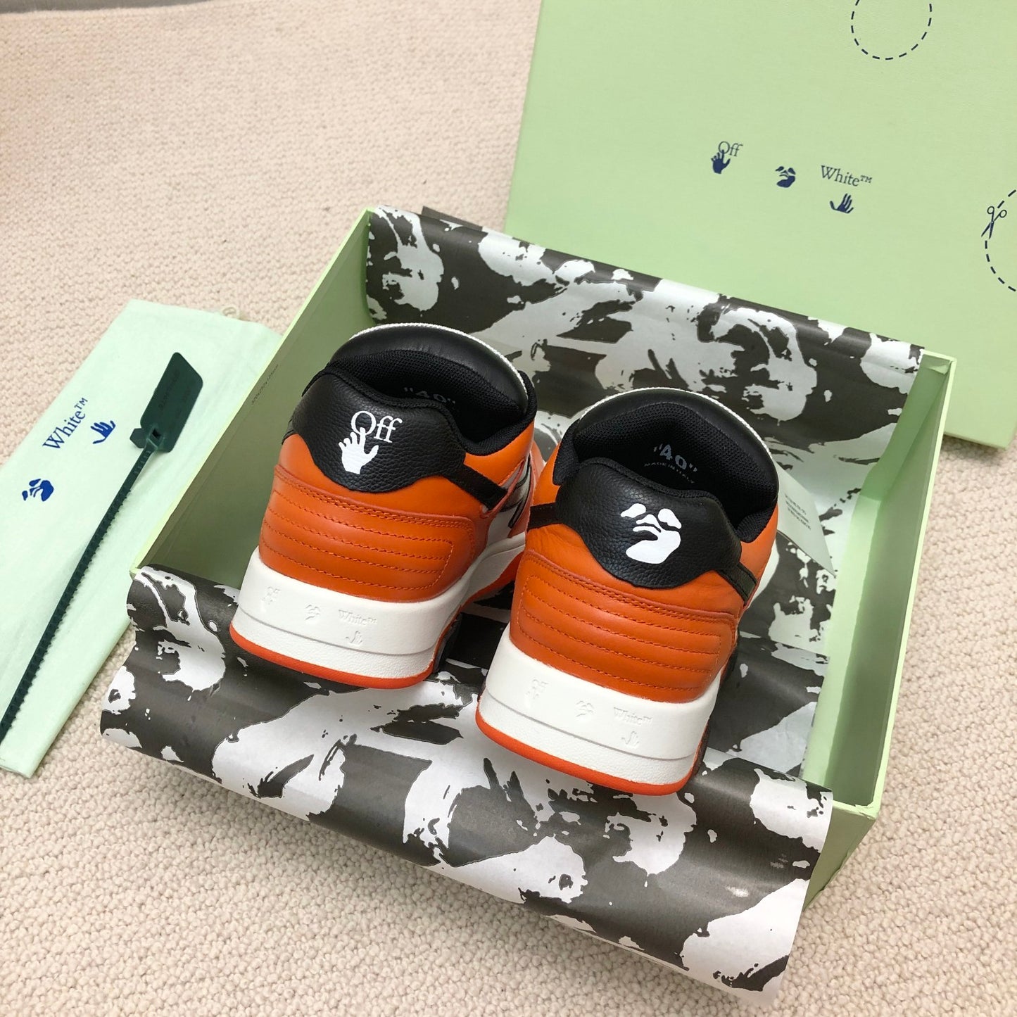 Off White Sneaker ‘Orange black’