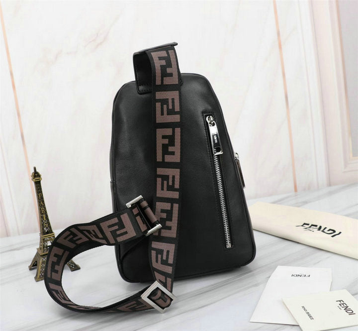 _Fendi sling bag