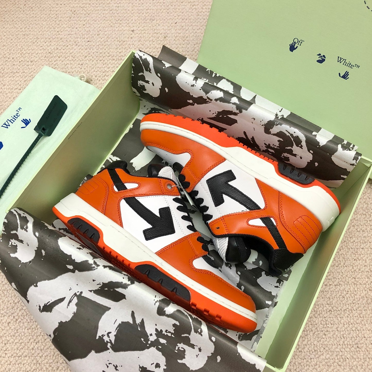 Off White Sneaker ‘Orange black’
