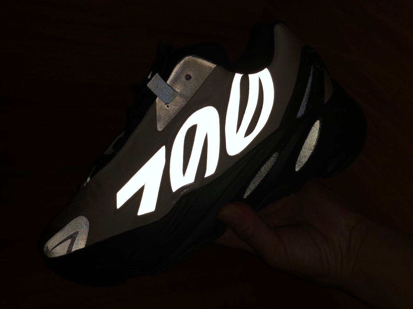 P580 Yeezy Boost 700 MNVN