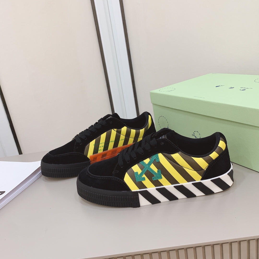 Off-White Low Vulcanized Sneaker 'White Black Stripe'