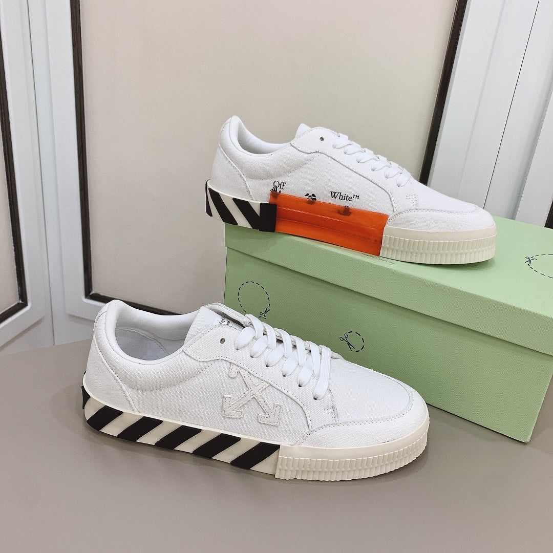 Off-White Low Vulcanized Sneaker 'Black Striped Grey Accent'