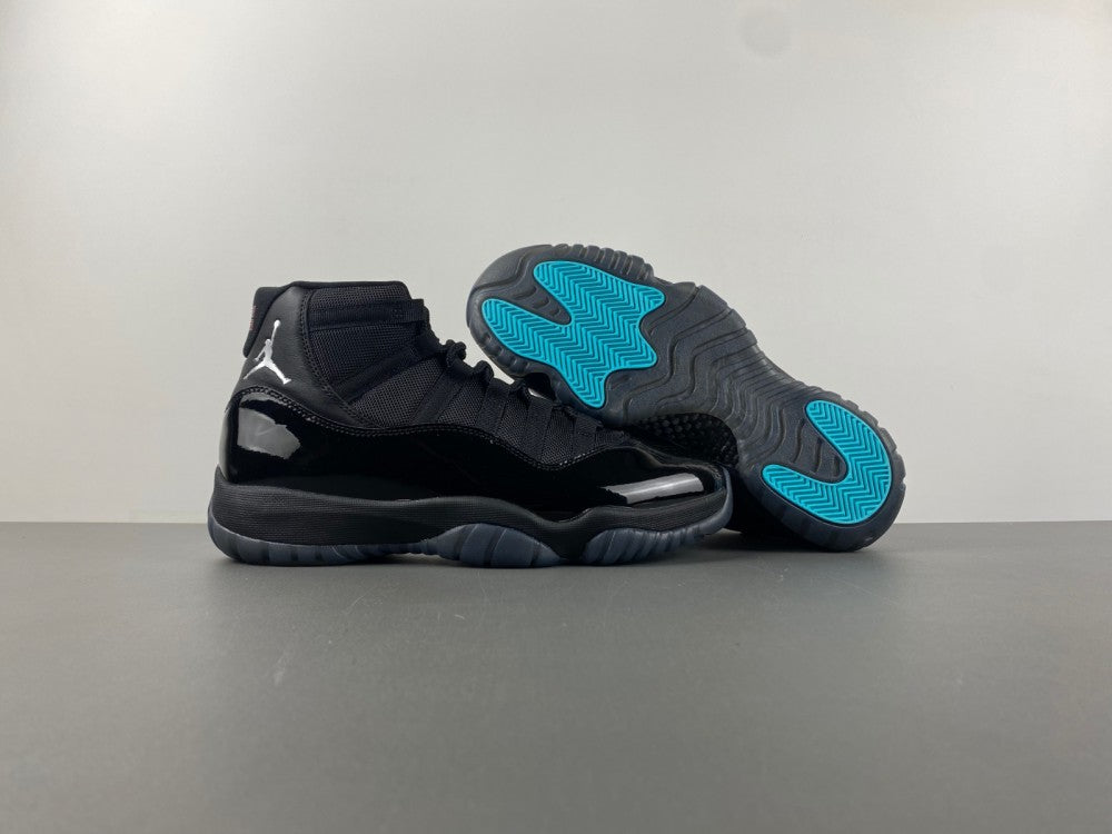 Air Jordan 11 'Blackout'