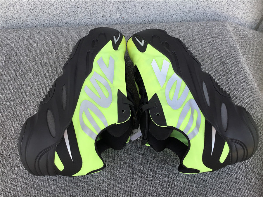 P580 Yeezy Boost 700 MNVN Phosphor