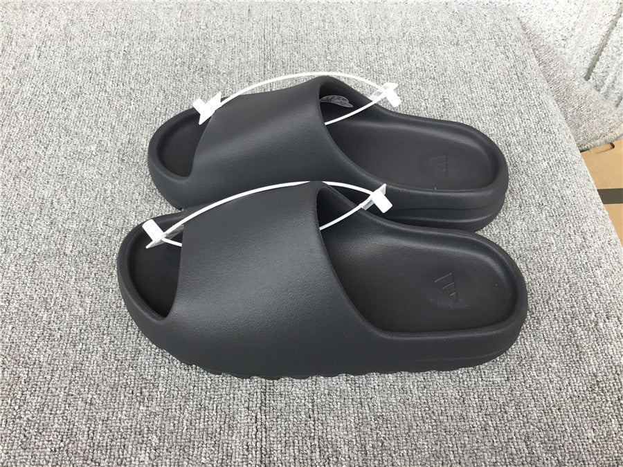 P200 Kanye West x Yeezy Slide 'Black'