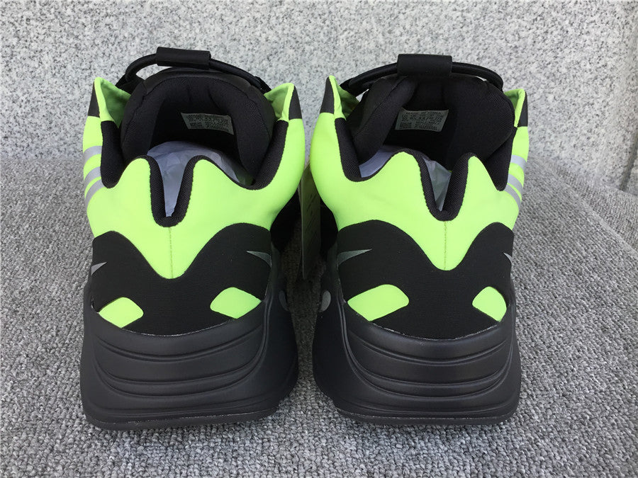 P580 Yeezy Boost 700 MNVN Phosphor