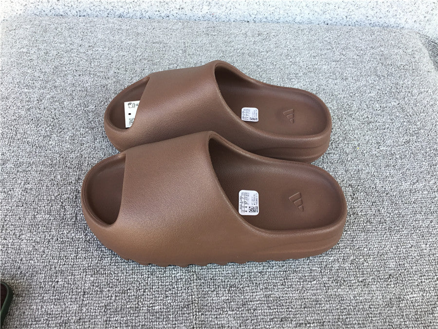 P200 Kanye West x Yeezy Slide 'Brown'