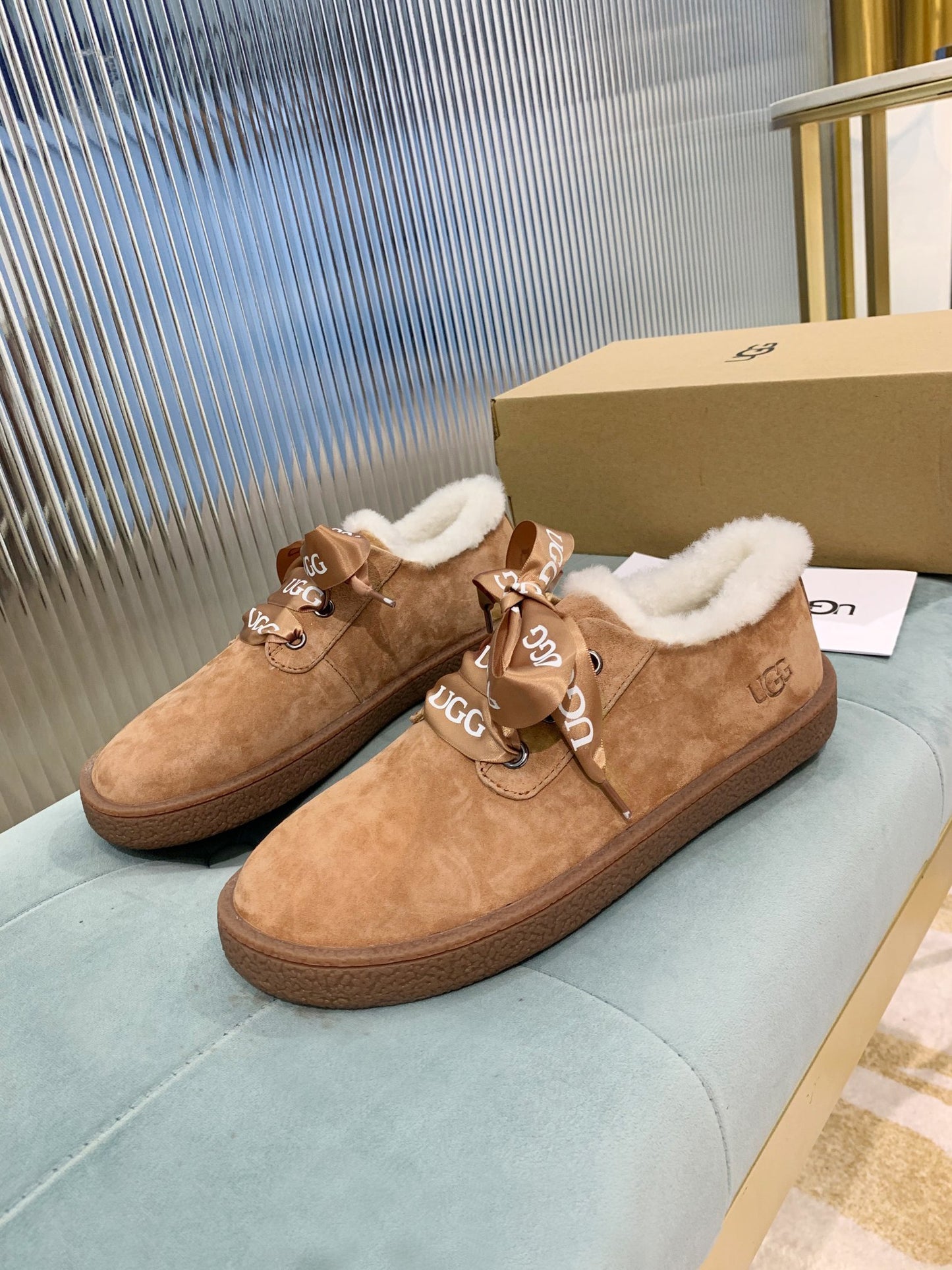 UGG lowtop boot