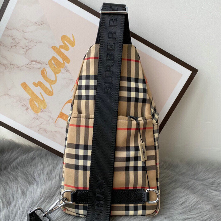 _Burberry sling bag