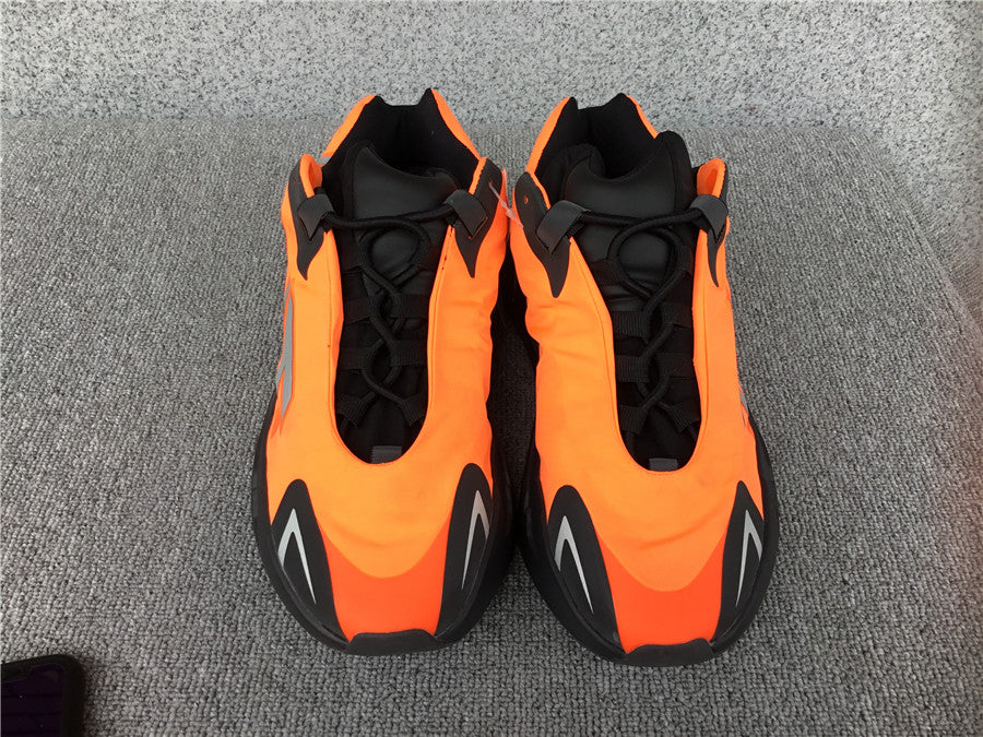 P580 Yeezy Boost 700 MNVN