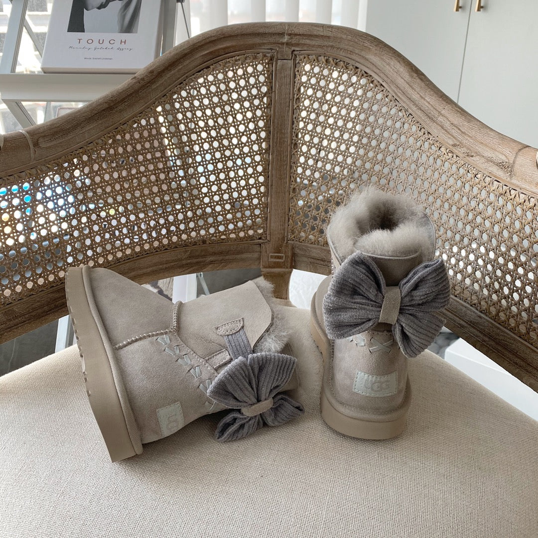 UGG mini Bailey bow boot