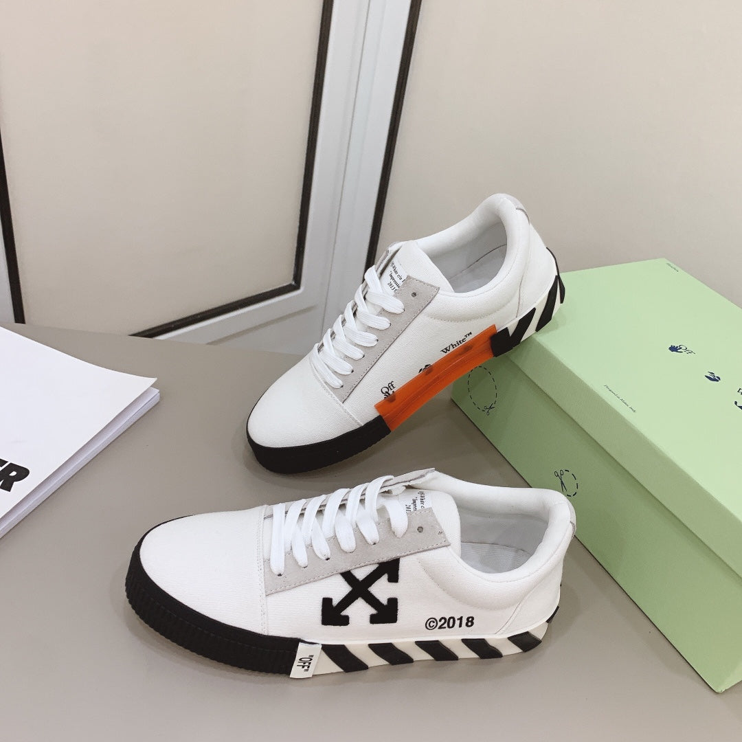 Off-White Low Vulcanized Sneaker 'White black Striped'