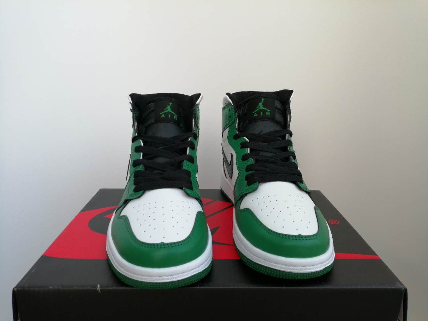Air Jordan 1 Retro ‘Pine Green’