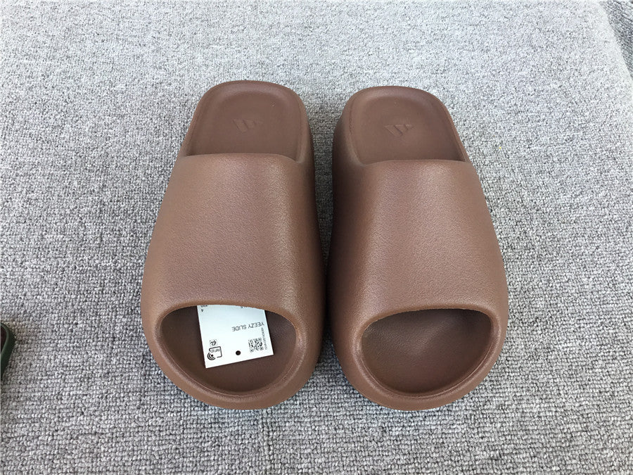 P200 Kanye West x Yeezy Slide 'Brown'