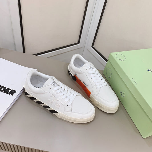 Off-White Low Vulcanized Sneaker 'Black Striped Grey Accent'