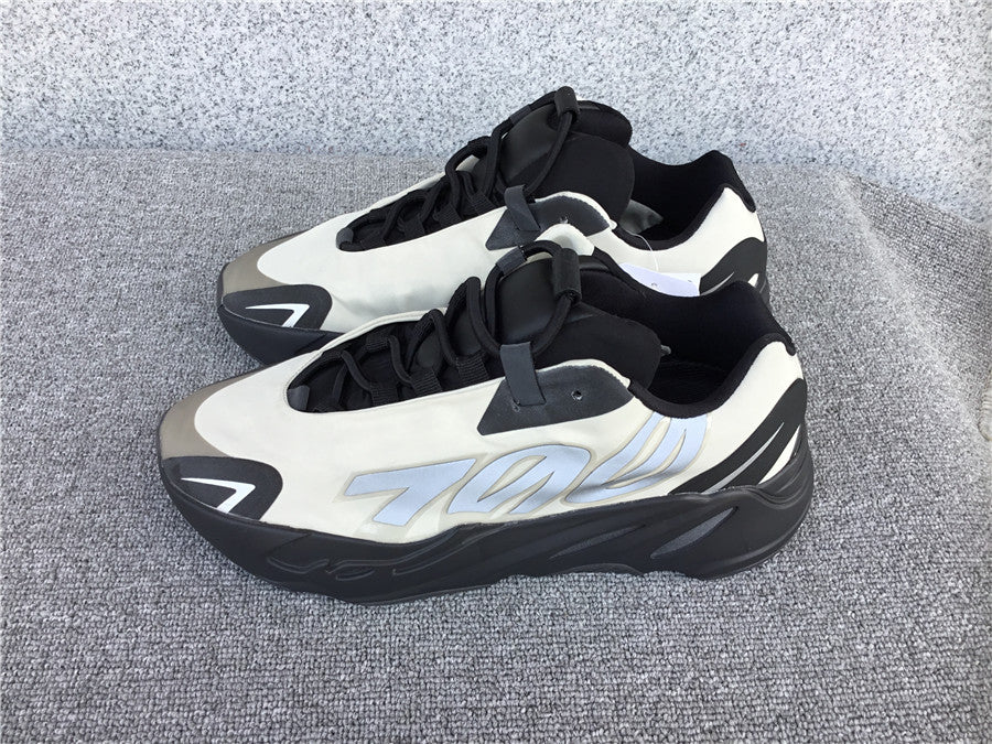 P580 Yeezy Boost 700 MNVN