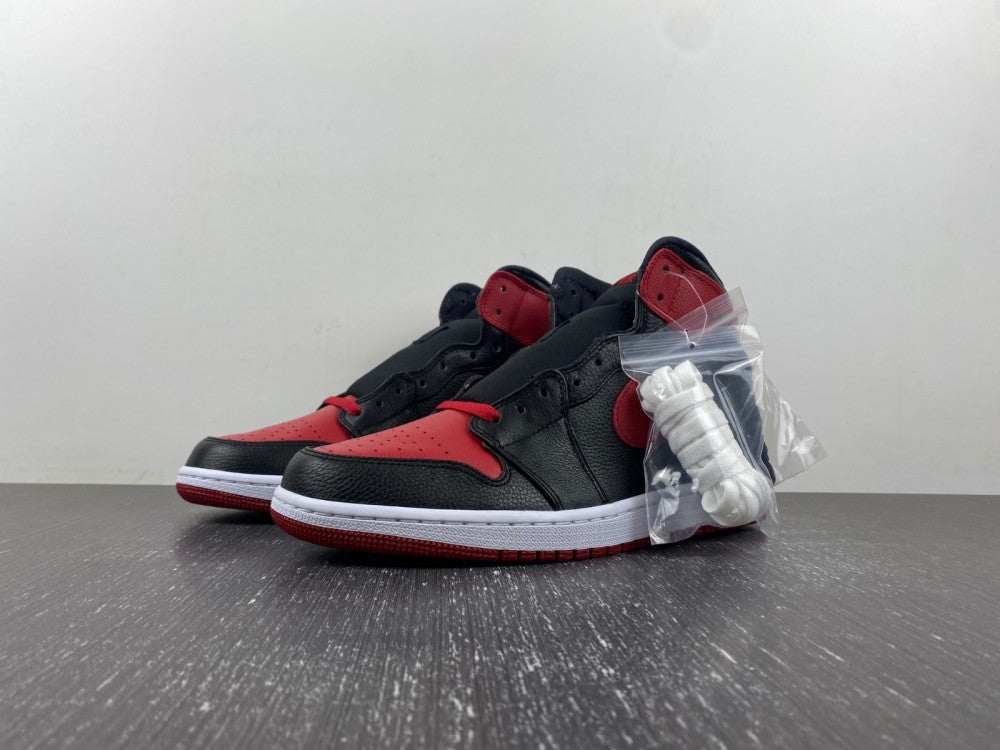 Air Jordan 1 Retro High ‘BANNED’ 2011