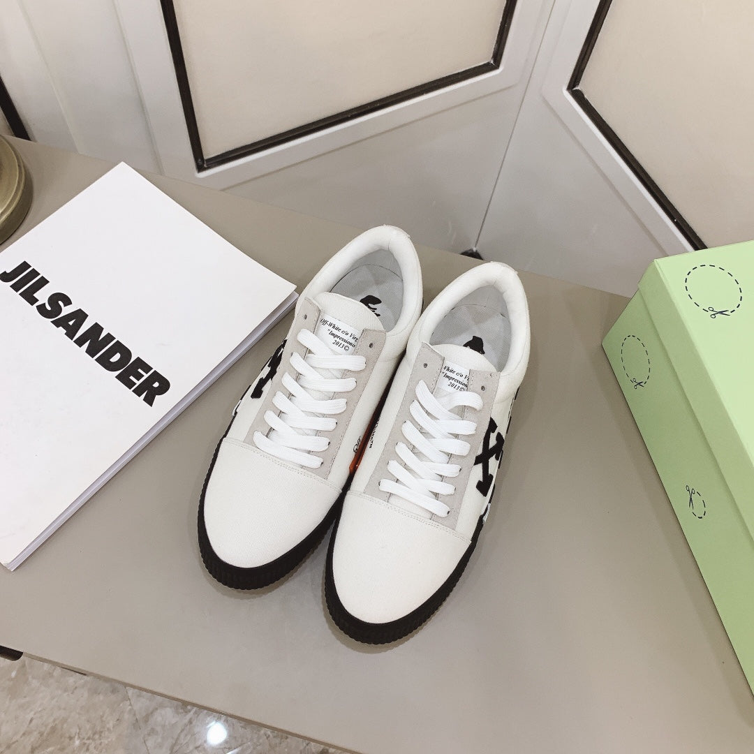 Off-White Low Vulcanized Sneaker 'White black Striped'