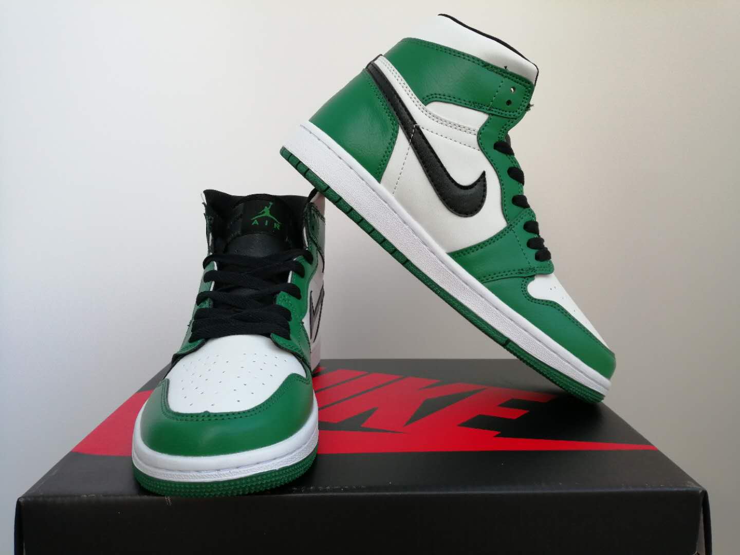 Air Jordan 1 Retro ‘Pine Green’
