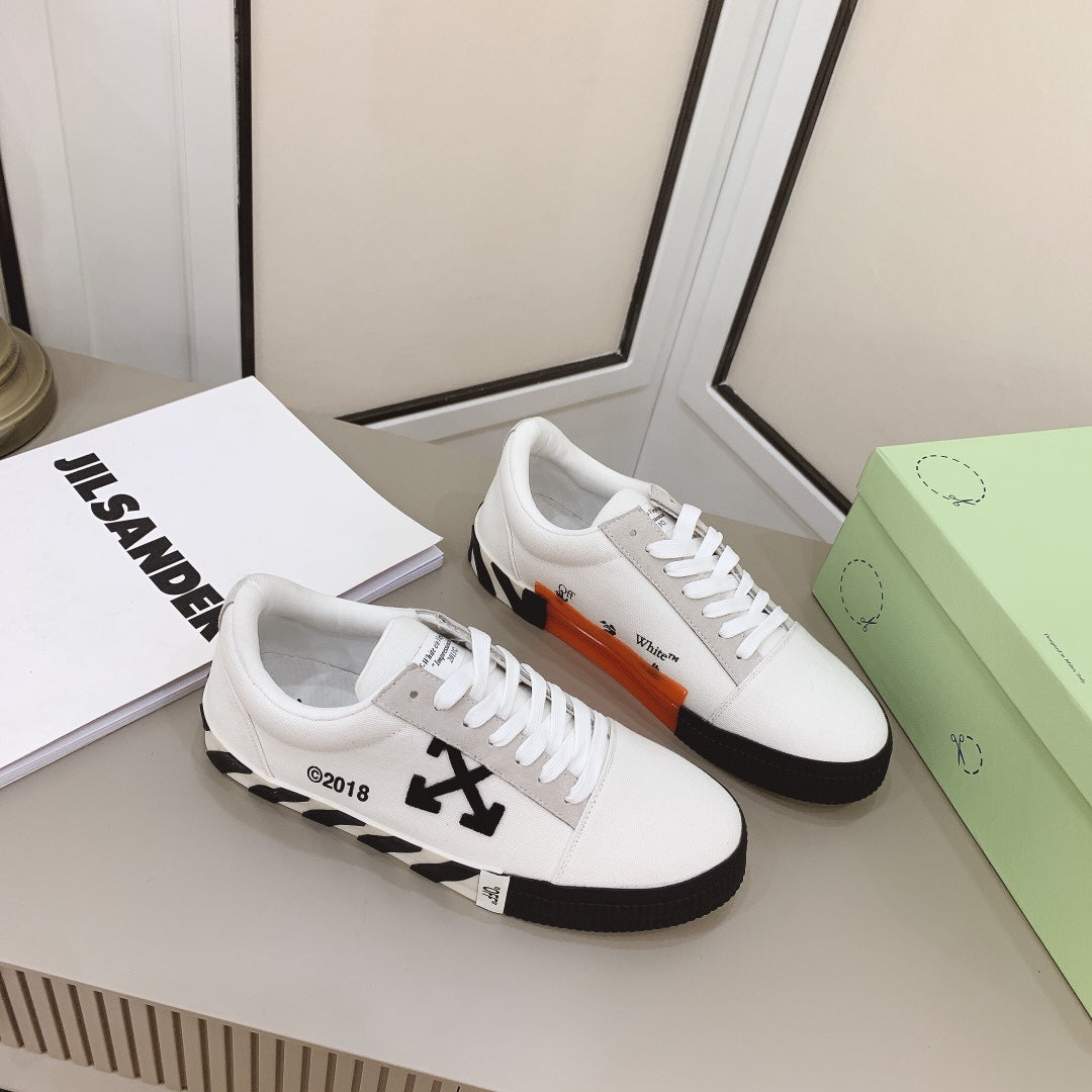 Off-White Low Vulcanized Sneaker 'White black Striped'