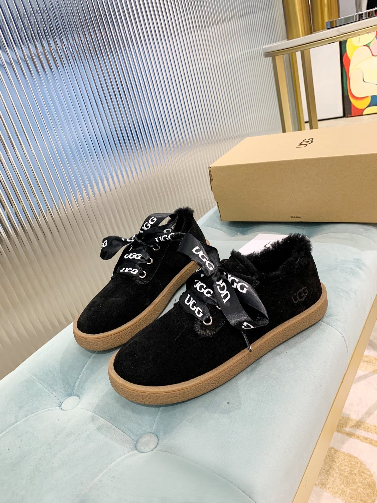 UGG lowtop boot