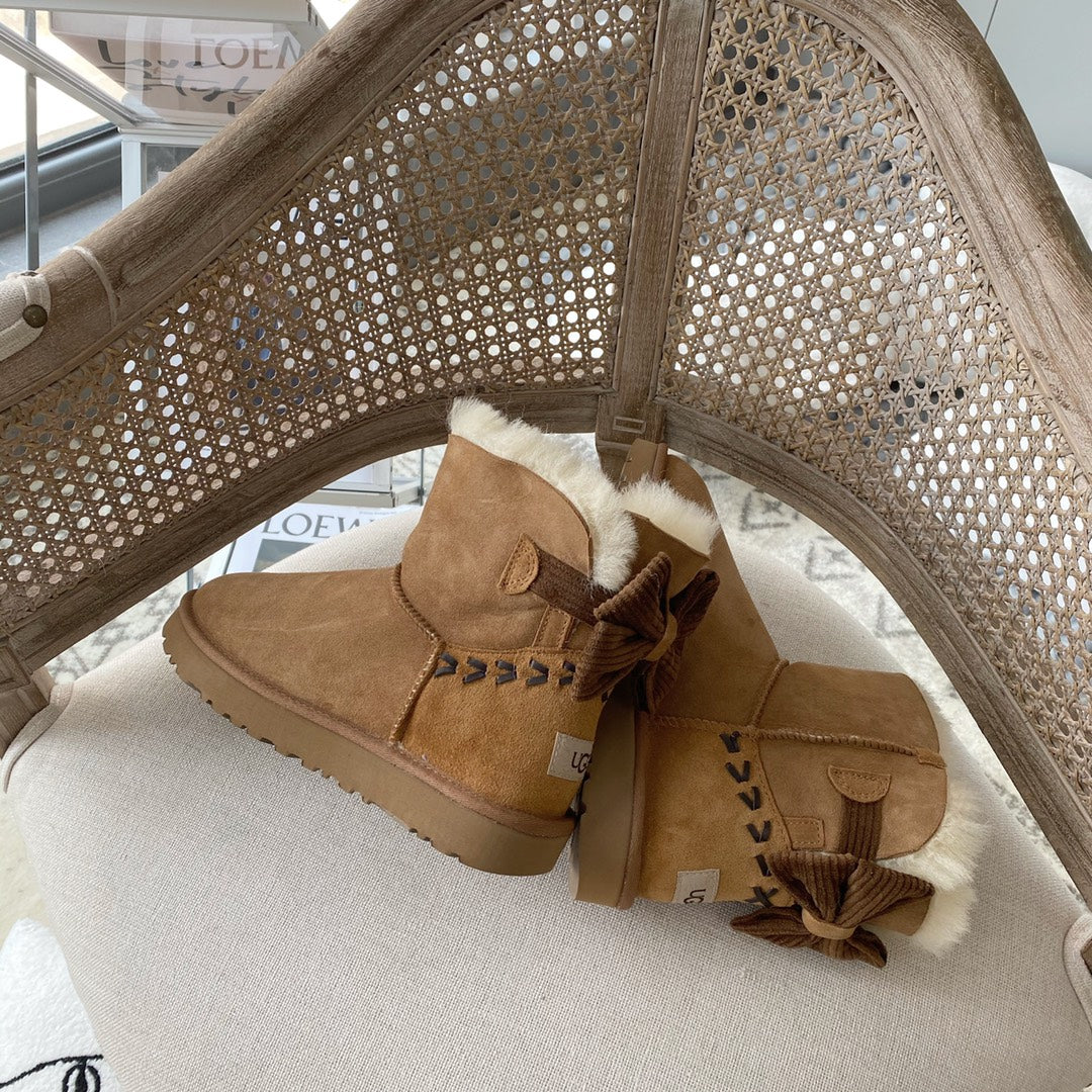 UGG mini Bailey bow boot