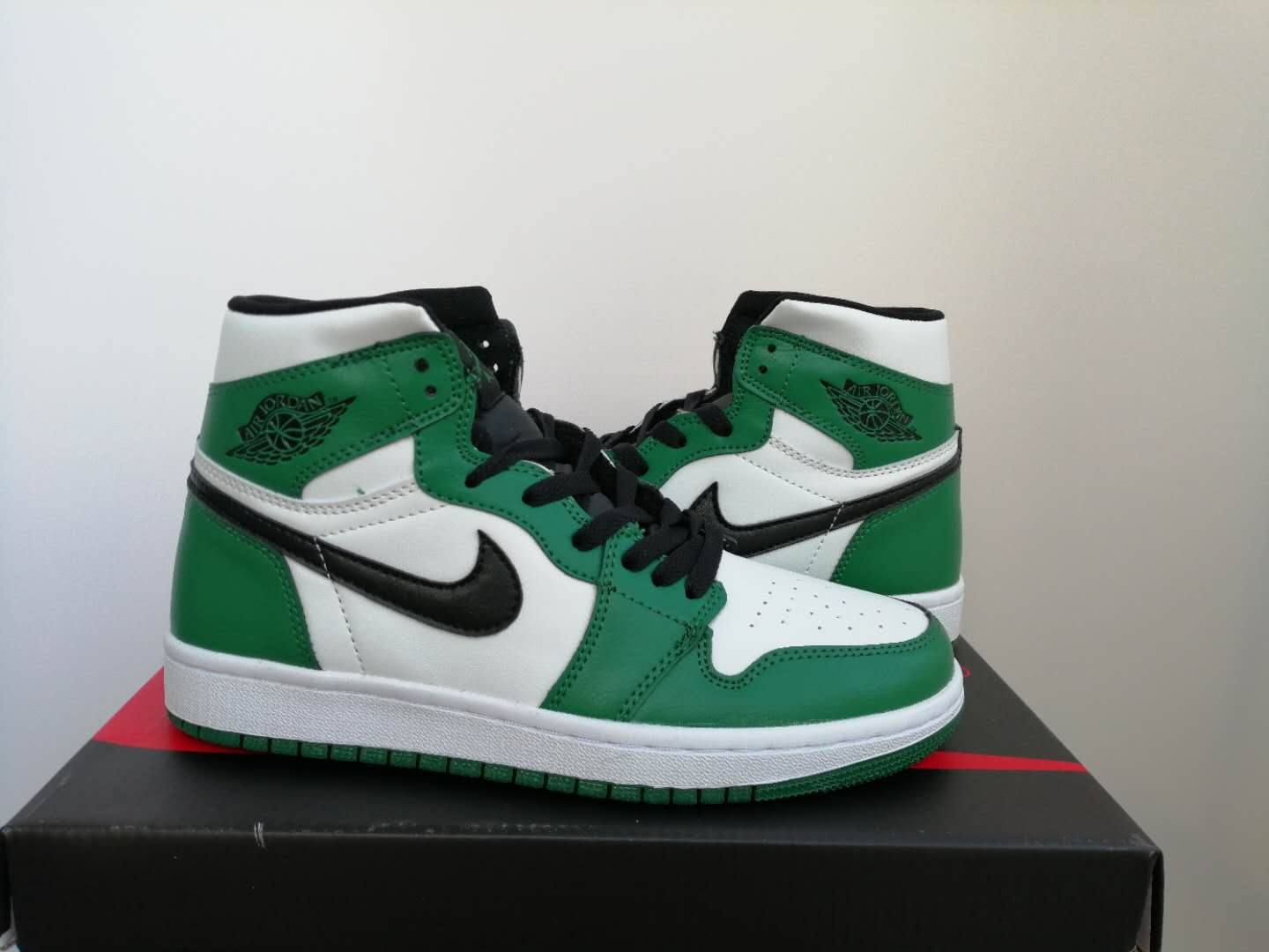 Air Jordan 1 Retro ‘Pine Green’