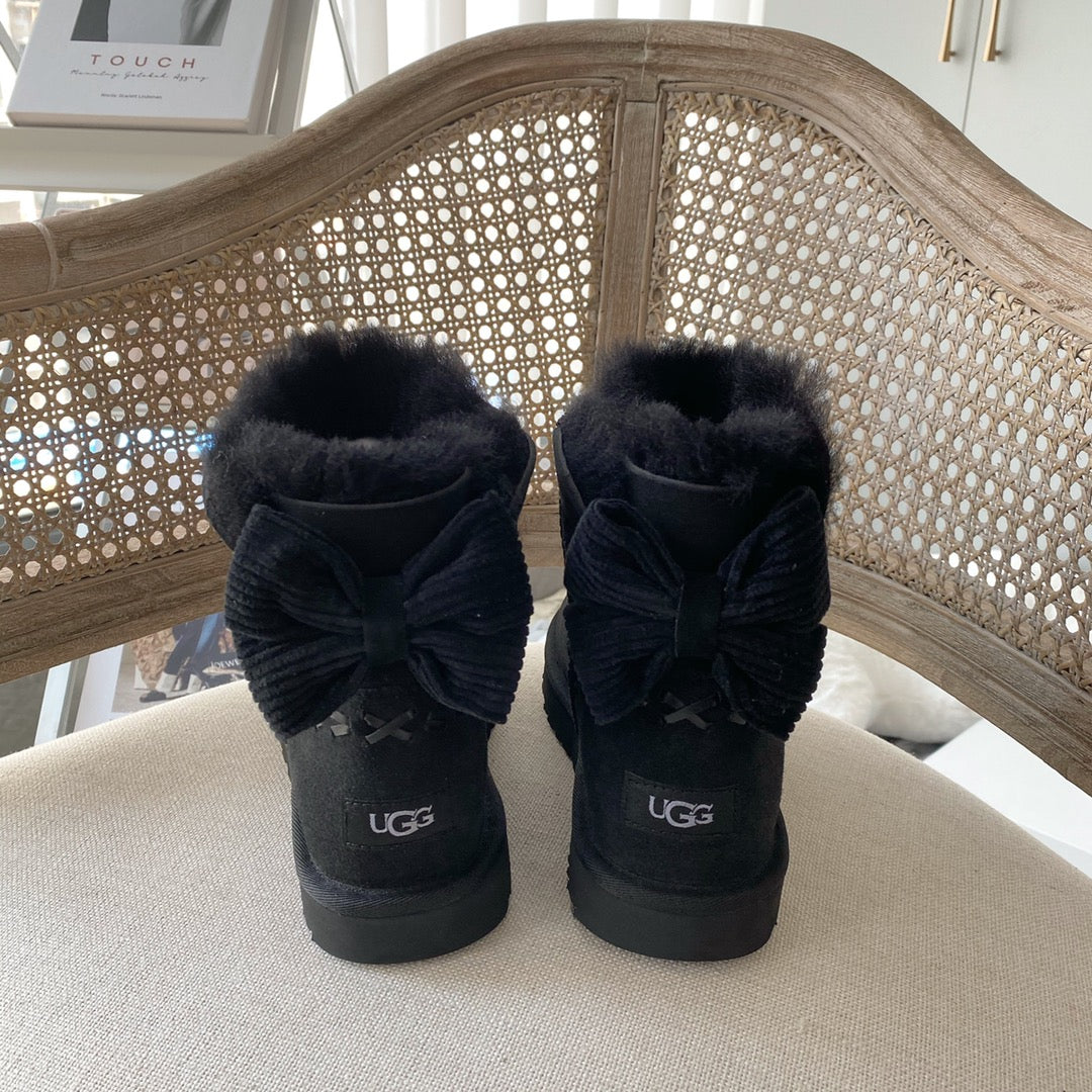 UGG mini Bailey bow boot