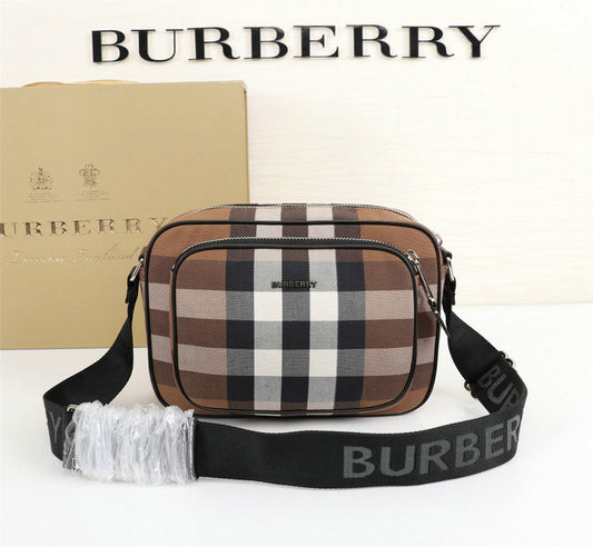 _Burberry sling bag