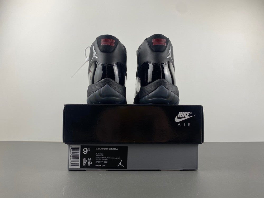 Air Jordan 11 'Blackout'