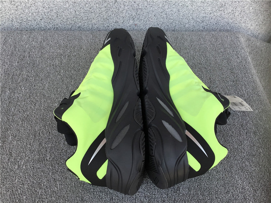 P580 Yeezy Boost 700 MNVN Phosphor