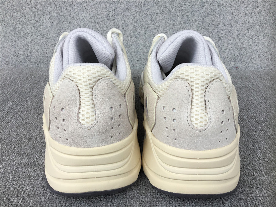 P580 Yeezy Boost 700 Analog